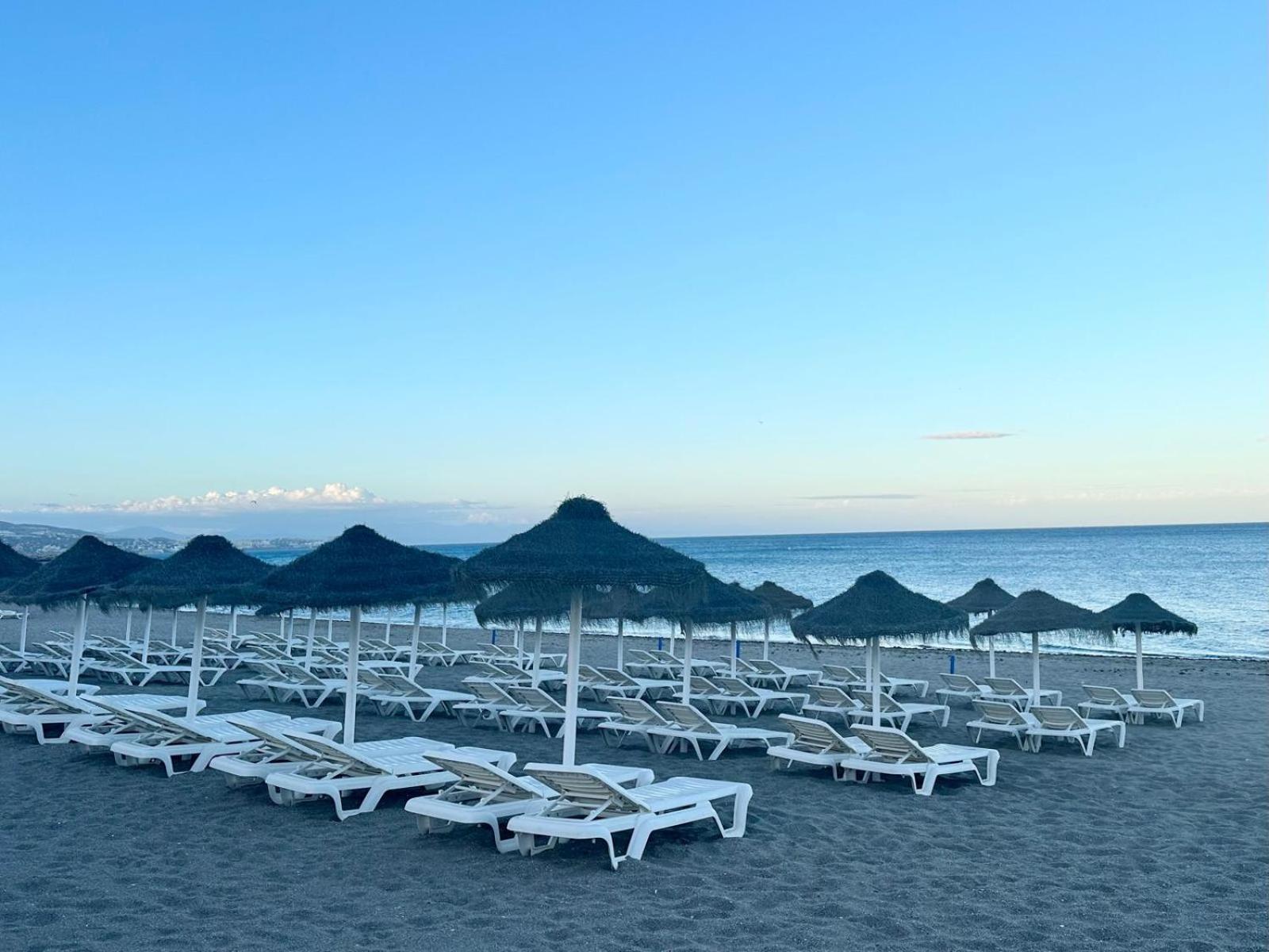 Costa Del Sol Seaside Studio - 5 Mins From Beach フエンヒロラ エクステリア 写真