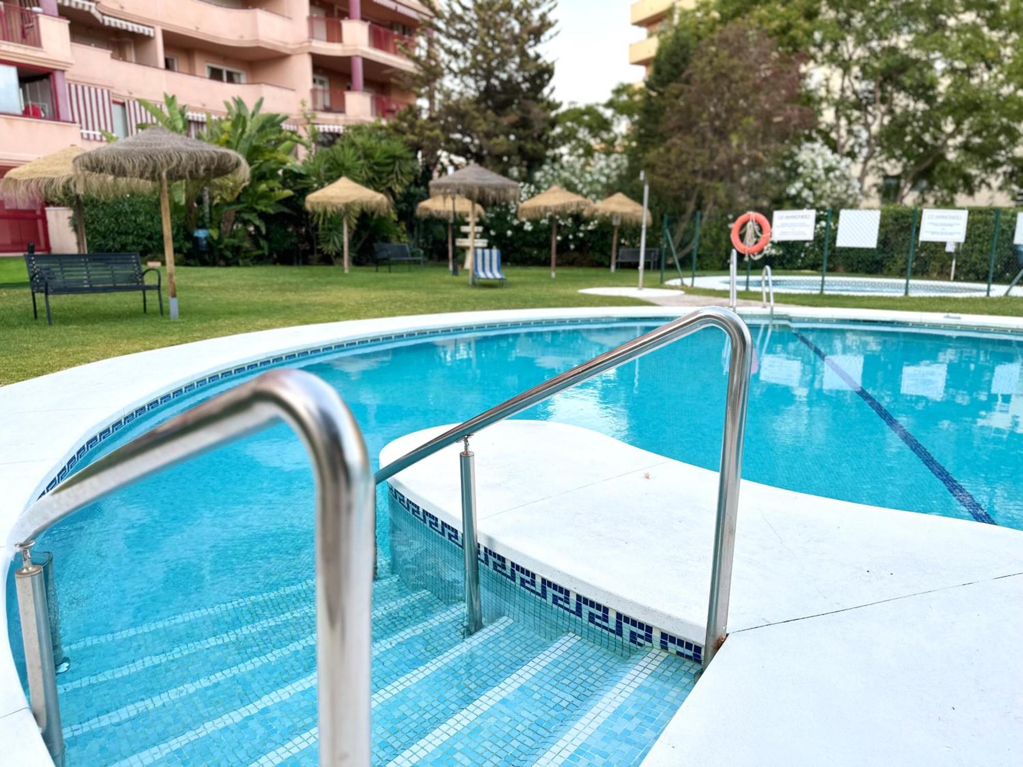 Costa Del Sol Seaside Studio - 5 Mins From Beach フエンヒロラ エクステリア 写真