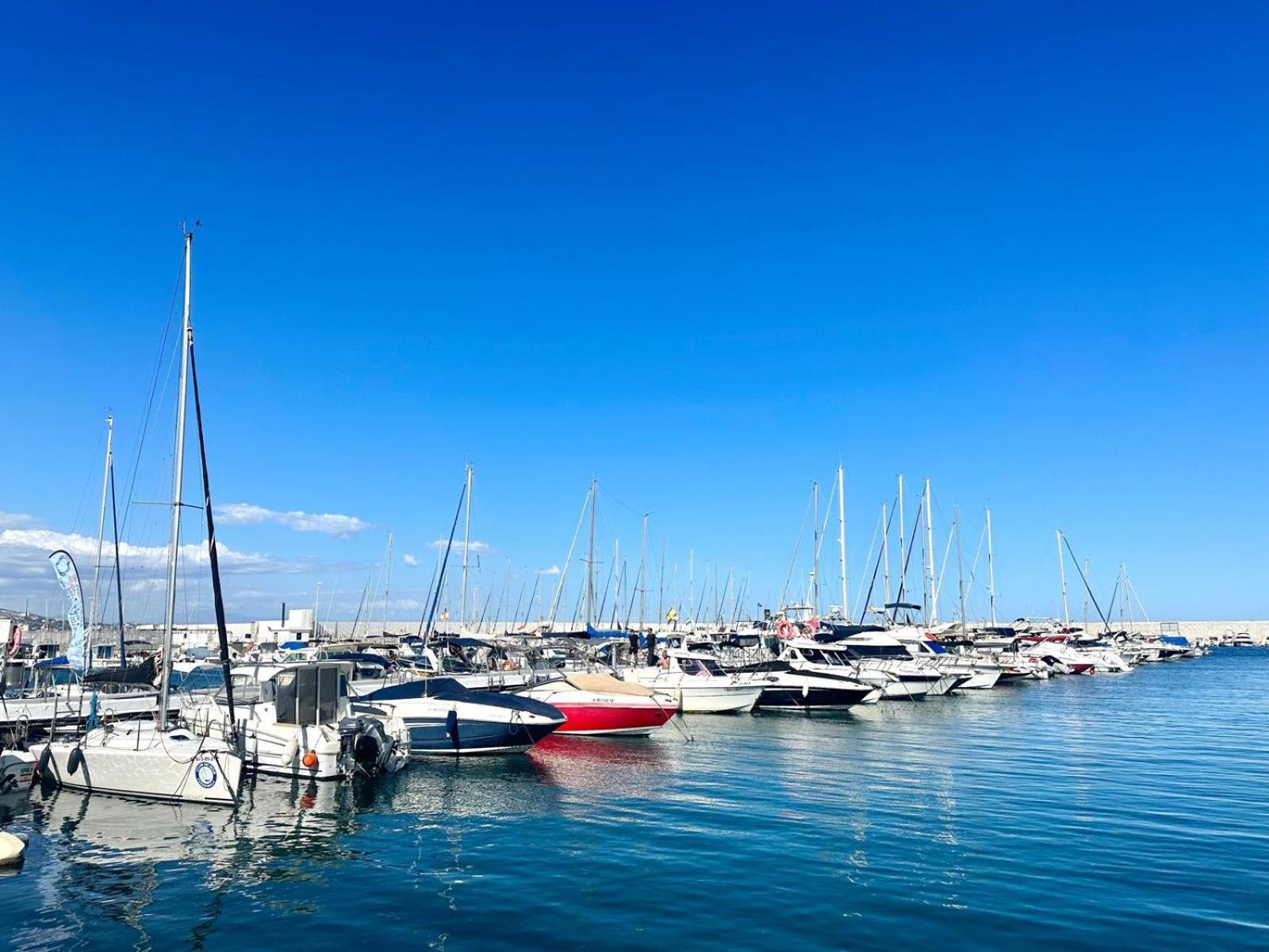 Costa Del Sol Seaside Studio - 5 Mins From Beach フエンヒロラ エクステリア 写真