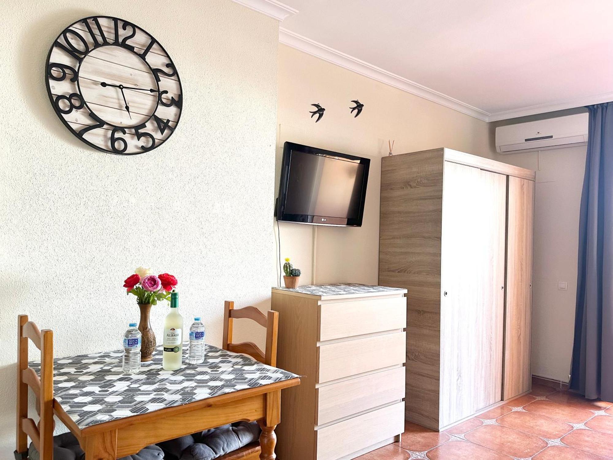 Costa Del Sol Seaside Studio - 5 Mins From Beach フエンヒロラ エクステリア 写真